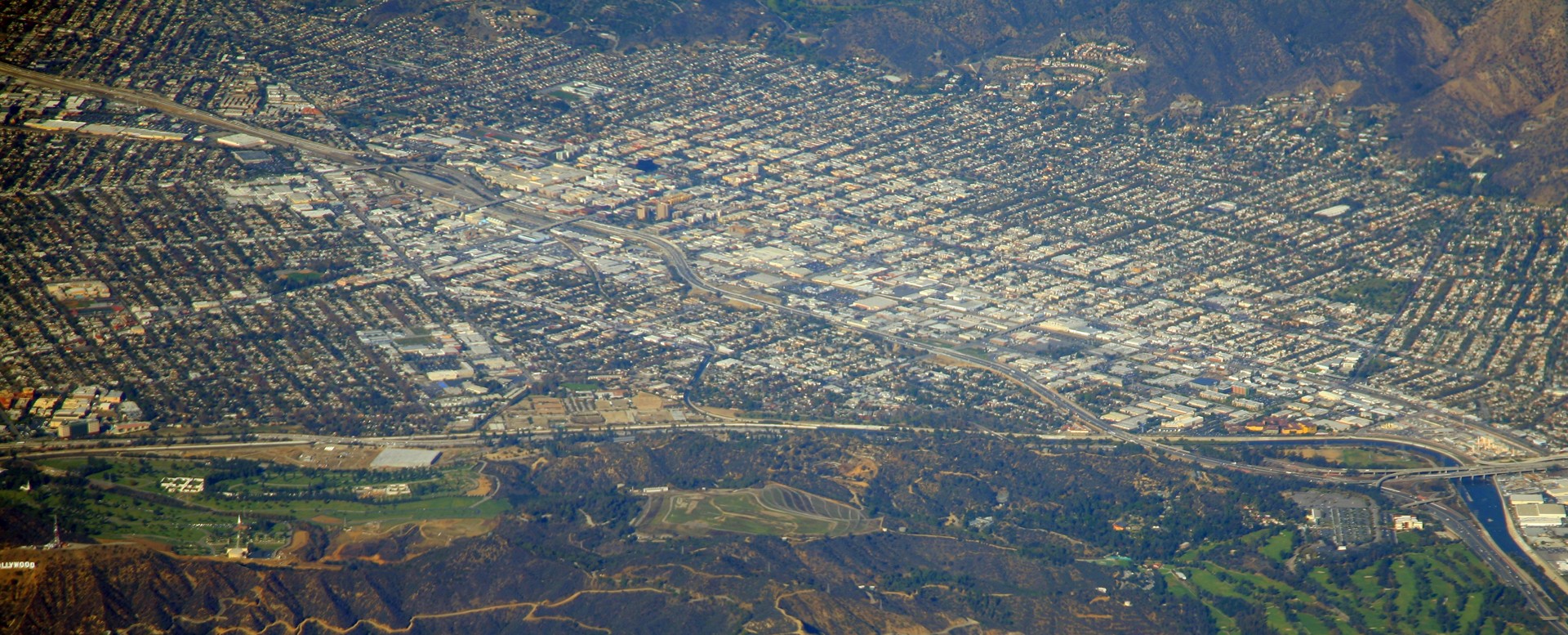 Burbank city view · Wikimedia Commons